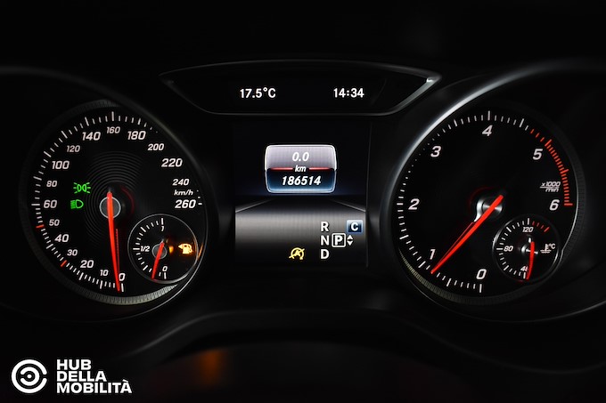 MERCEDES-BENZ CLA 180 d Automatic Premium